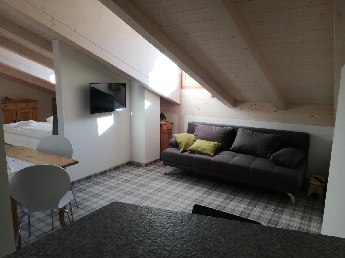 Casa Lassu. Carano  Luaran gambar